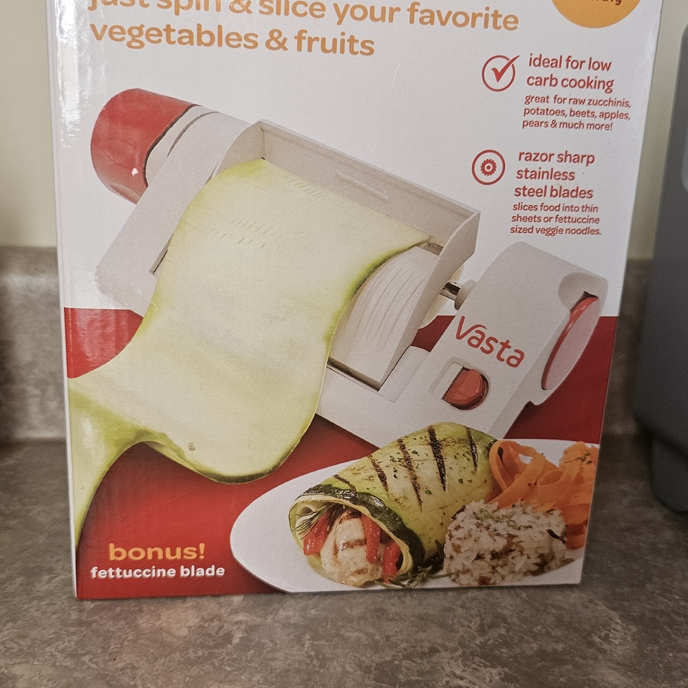 Vasta Vegetable and Fruit Slicer with Fettuccine Blade